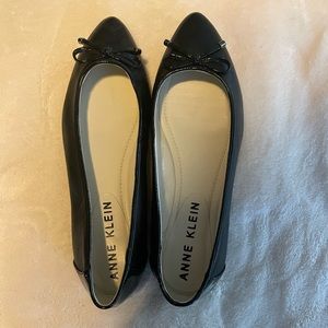 Anne Klein Black Flat size 8M